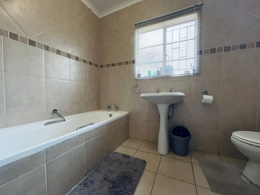 3 Bedroom Property for Sale in Protea Park North West